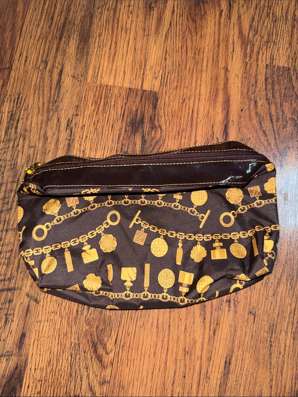 Gold Chain Print on Brown Travel Toiletry Bag 38.Mon.B6